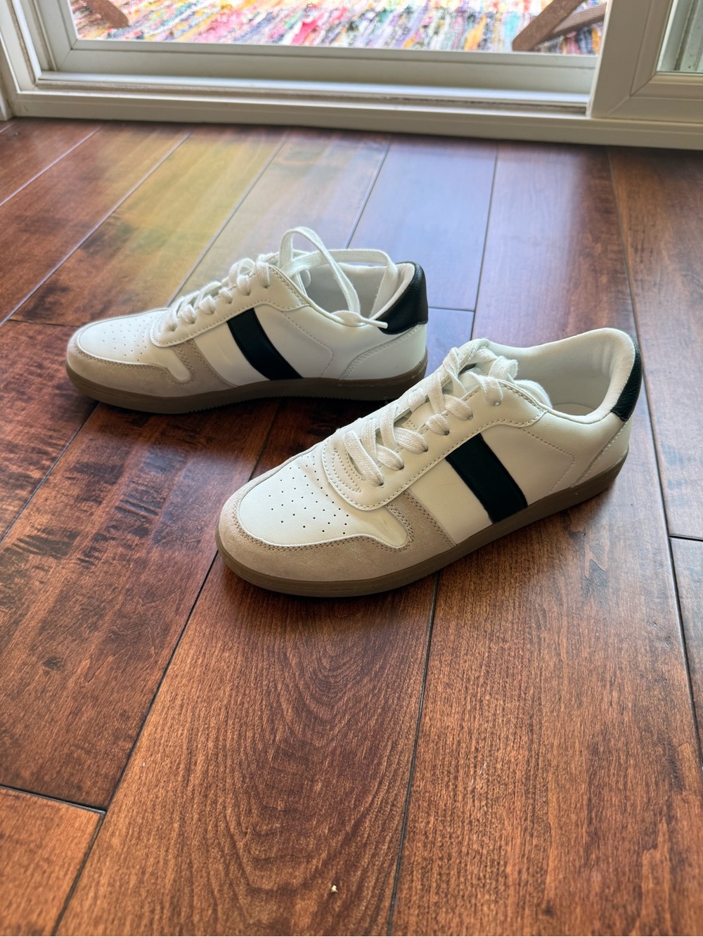 Universal Thread White and Black Low-Profile Sneakers